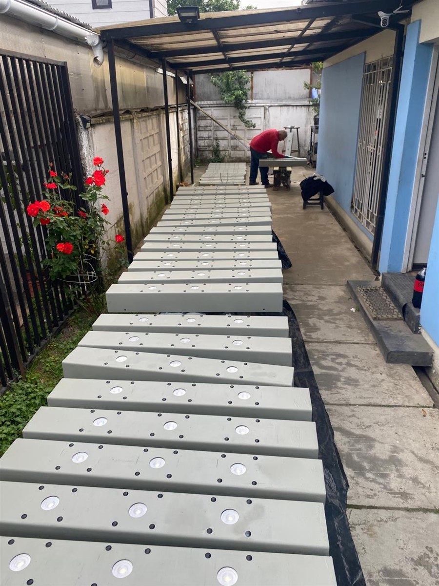 Fabricación de luminarias antivandálicas para recintos penitenciarios en el taller de Redelectric